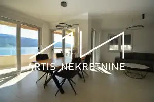 30 m od mora - Vinjerac: namješten apartman s neprocjenjivim pogledom!