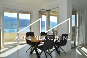 30 m od mora - Vinjerac: namješten apartman s neprocjenjivim pogledom!