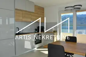 30 m od mora - Vinjerac: namješten apartman s neprocjenjivim pogledom!