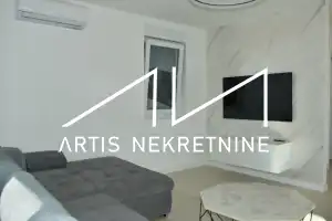 30 m od mora - Vinjerac: namješten apartman s neprocjenjivim pogledom!