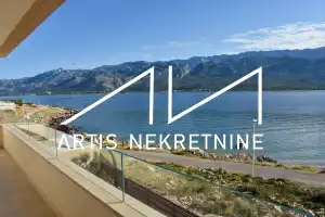 30 m od mora - Vinjerac: namješten apartman s neprocjenjivim pogledom!