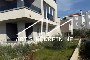 Dugoročni najam, dvosoban stan, potpuno namješteno, Borik, Zadar