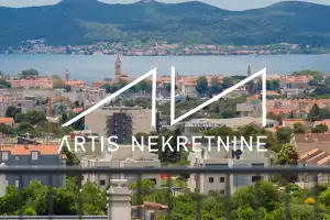 LONG TERM RENTAL, LUXURY 3-BEDROOM APARTMENT, ROOF TERRACE, JACUZZI, VIEW