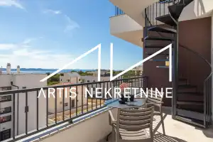 LONG TERM RENTAL, LUXURY 3-BEDROOM APARTMENT, ROOF TERRACE, JACUZZI, VIEW