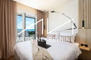 LONG TERM RENTAL, LUXURY 3-BEDROOM APARTMENT, ROOF TERRACE, JACUZZI, VIEW