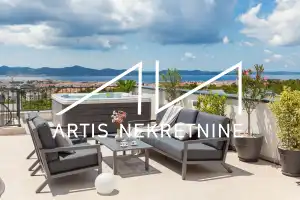 LONG TERM RENTAL, LUXURY 3-BEDROOM APARTMENT, ROOF TERRACE, JACUZZI, VIEW