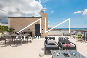 LONG TERM RENTAL, LUXURY 3-BEDROOM APARTMENT, ROOF TERRACE, JACUZZI, VIEW