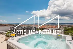 LONG TERM RENTAL, LUXURY 3-BEDROOM APARTMENT, ROOF TERRACE, JACUZZI, VIEW
