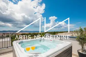 LONG TERM RENTAL, LUXURY 3-BEDROOM APARTMENT, ROOF TERRACE, JACUZZI, VIEW