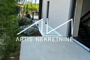 MODERN VILLA WITH POOL FOR SALE – JUST 60 M FROM THE SEA – PRIVLAKA, ZADAR AREA