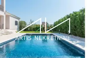 LUKSUZNA VILLA S PET SPAVAĆIH SOBA/GRIJANI BAZEN/SAUNA/GYM - GORICA - SUKOŠAN