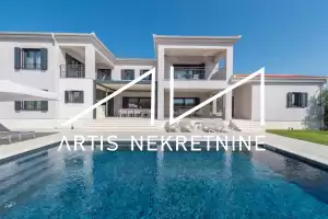 LUKSUZNA VILLA S PET SPAVAĆIH SOBA/GRIJANI BAZEN/SAUNA/GYM - GORICA - SUKOŠAN