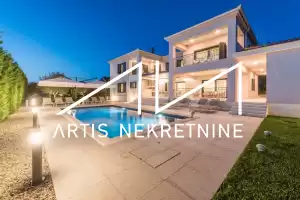LUKSUZNA VILLA S PET SPAVAĆIH SOBA/GRIJANI BAZEN/SAUNA/GYM - GORICA - SUKOŠAN