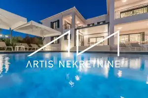LUKSUZNA VILLA S PET SPAVAĆIH SOBA/GRIJANI BAZEN/SAUNA/GYM - GORICA - SUKOŠAN