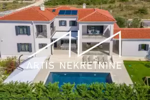 LUKSUZNA VILLA S PET SPAVAĆIH SOBA/GRIJANI BAZEN/SAUNA/GYM - GORICA - SUKOŠAN