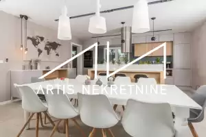LUKSUZNA VILLA S PET SPAVAĆIH SOBA/GRIJANI BAZEN/SAUNA/GYM - GORICA - SUKOŠAN