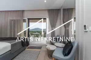 LUKSUZNA VILLA S PET SPAVAĆIH SOBA/GRIJANI BAZEN/SAUNA/GYM - GORICA - SUKOŠAN