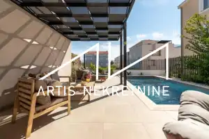 MODERNA VILA S BAZENOM 60 m OD MORA - PRIVLAKA (ZADAR)