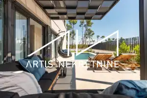 MODERNA VILA S BAZENOM 60 m OD MORA - PRIVLAKA (ZADAR)