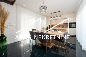 MODERNA VILA S BAZENOM 60 m OD MORA - PRIVLAKA (ZADAR)