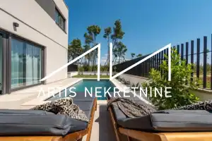 MODERNA VILA S BAZENOM 60 m OD MORA - PRIVLAKA (ZADAR)