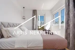 MODERNA VILA S BAZENOM 60 m OD MORA - PRIVLAKA (ZADAR)