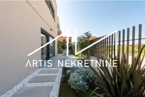 MODERNA VILA S BAZENOM 60 m OD MORA - PRIVLAKA (ZADAR)