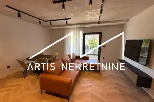 NOVO! DUGOROČNI NAJAM -ODLIČNA LOKACIJA - 250 m OD MORA -MODERNO