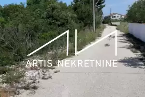 SUKOŠAN - DEBELJAK - GRAĐEVINSKO ZEMLJIŠTE 1699 m2