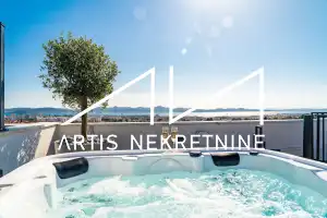 ZADAR, LUKSUZAN PENTHOUSE, MIRNA LOKACIJA, KROVNA TERASA, POGLED NA MORE, MODERNO NAMJEŠTEN I OPREMLJEN