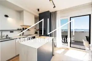 ZADAR, LUKSUZAN PENTHOUSE, MIRNA LOKACIJA, KROVNA TERASA, POGLED NA MORE, MODERNO NAMJEŠTEN I OPREMLJEN