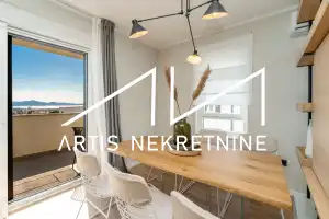 ZADAR, LUKSUZAN PENTHOUSE, MIRNA LOKACIJA, KROVNA TERASA, POGLED NA MORE, MODERNO NAMJEŠTEN I OPREMLJEN