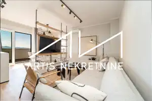 ZADAR, LUKSUZAN PENTHOUSE, MIRNA LOKACIJA, KROVNA TERASA, POGLED NA MORE, MODERNO NAMJEŠTEN I OPREMLJEN