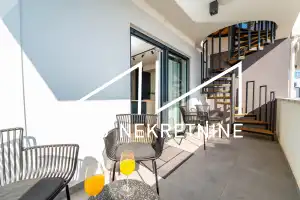 ZADAR, LUKSUZAN PENTHOUSE, MIRNA LOKACIJA, KROVNA TERASA, POGLED NA MORE, MODERNO NAMJEŠTEN I OPREMLJEN