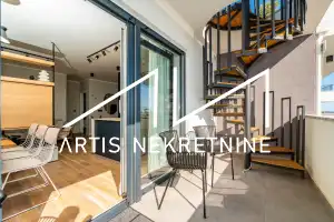 ZADAR, LUKSUZAN PENTHOUSE, MIRNA LOKACIJA, KROVNA TERASA, POGLED NA MORE, MODERNO NAMJEŠTEN I OPREMLJEN