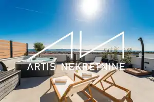 ZADAR, LUKSUZAN PENTHOUSE, MIRNA LOKACIJA, KROVNA TERASA, POGLED NA MORE, MODERNO NAMJEŠTEN I OPREMLJEN