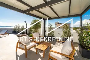 ZADAR, LUKSUZAN PENTHOUSE, MIRNA LOKACIJA, KROVNA TERASA, POGLED NA MORE, MODERNO NAMJEŠTEN I OPREMLJEN