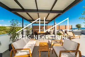 ZADAR, LUKSUZAN PENTHOUSE, MIRNA LOKACIJA, KROVNA TERASA, POGLED NA MORE, MODERNO NAMJEŠTEN I OPREMLJEN