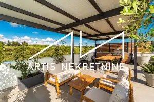 ZADAR, LUKSUZAN PENTHOUSE, MIRNA LOKACIJA, KROVNA TERASA, POGLED NA MORE, MODERNO NAMJEŠTEN I OPREMLJEN