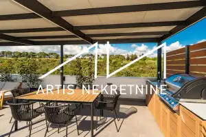 ZADAR, LUKSUZAN PENTHOUSE, MIRNA LOKACIJA, KROVNA TERASA, POGLED NA MORE, MODERNO NAMJEŠTEN I OPREMLJEN