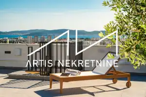 ZADAR, LUKSUZAN PENTHOUSE, MIRNA LOKACIJA, KROVNA TERASA, POGLED NA MORE, MODERNO NAMJEŠTEN I OPREMLJEN