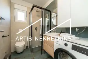 ZADAR, LUKSUZAN PENTHOUSE, MIRNA LOKACIJA, KROVNA TERASA, POGLED NA MORE, MODERNO NAMJEŠTEN I OPREMLJEN