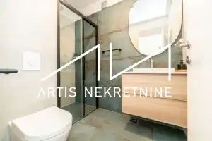 ZADAR, LUKSUZAN PENTHOUSE, MIRNA LOKACIJA, KROVNA TERASA, POGLED NA MORE, MODERNO NAMJEŠTEN I OPREMLJEN