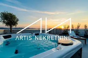 ZADAR, LUKSUZAN PENTHOUSE, MIRNA LOKACIJA, KROVNA TERASA, POGLED NA MORE, MODERNO NAMJEŠTEN I OPREMLJEN