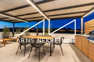 ZADAR, LUKSUZAN PENTHOUSE, MIRNA LOKACIJA, KROVNA TERASA, POGLED NA MORE, MODERNO NAMJEŠTEN I OPREMLJEN