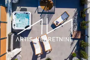 ZADAR, LUKSUZAN PENTHOUSE, MIRNA LOKACIJA, KROVNA TERASA, POGLED NA MORE, MODERNO NAMJEŠTEN I OPREMLJEN