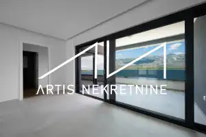 VINJERAC, PROSTRANI APARTMAN PRVI RED DO MORA S BAZENOM