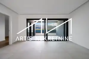 VINJERAC, PROSTRANI APARTMAN PRVI RED DO MORA S BAZENOM