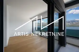 VINJERAC, PROSTRANI APARTMAN PRVI RED DO MORA S BAZENOM