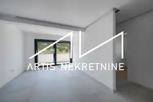 VINJERAC, PROSTRANI APARTMAN PRVI RED DO MORA S BAZENOM